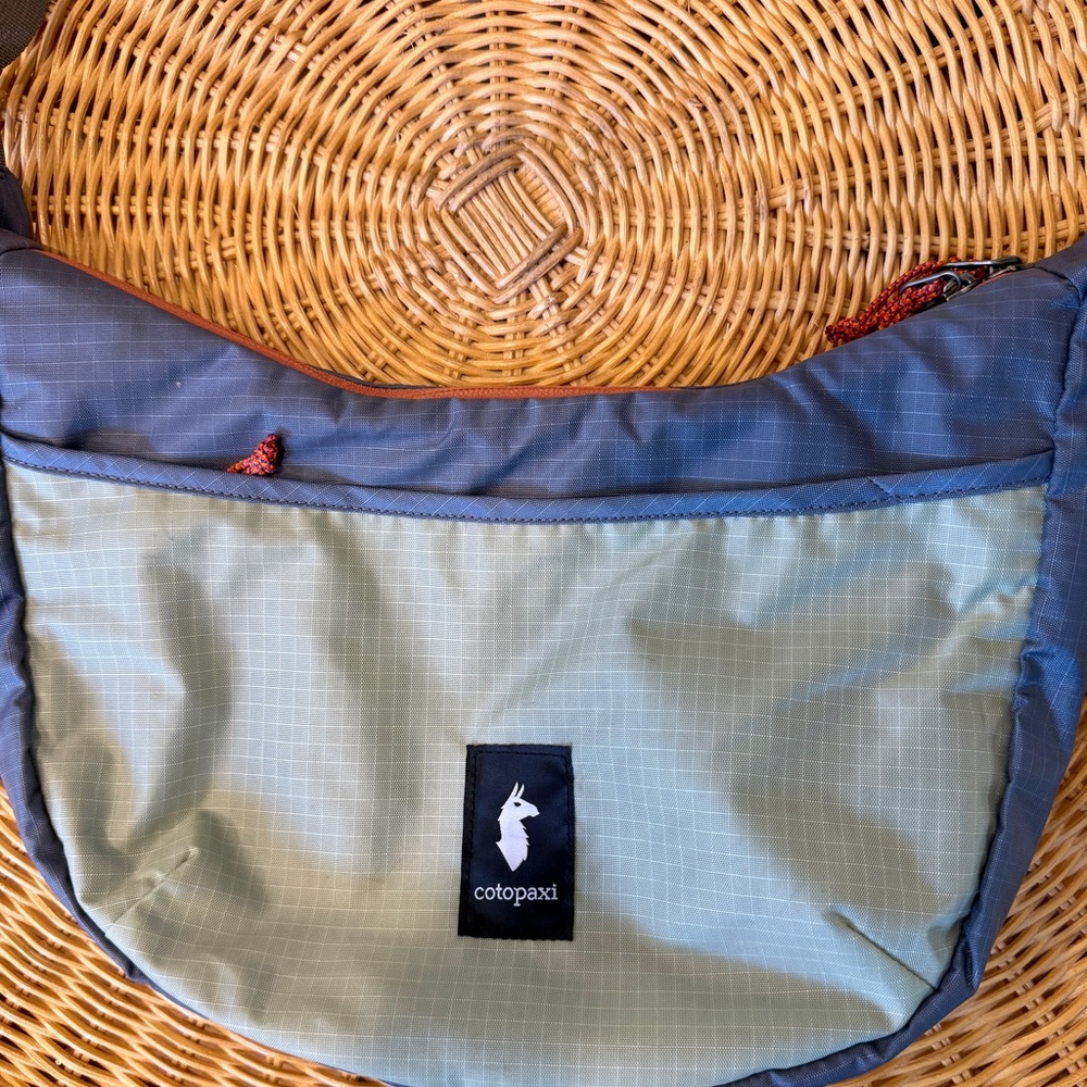 Cotopaxi Trozo 8L Shoulder Bag – Cada Día Tempest/Green - rare color! - Picture 7 of 9